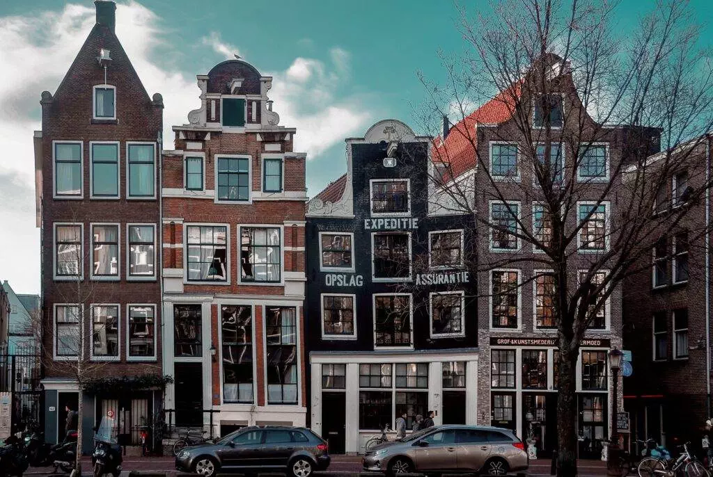 Huizen-in-Amsterdam-zonder-curtians